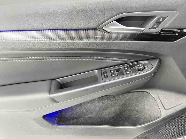 Фото 8 - Volkswagen Golf