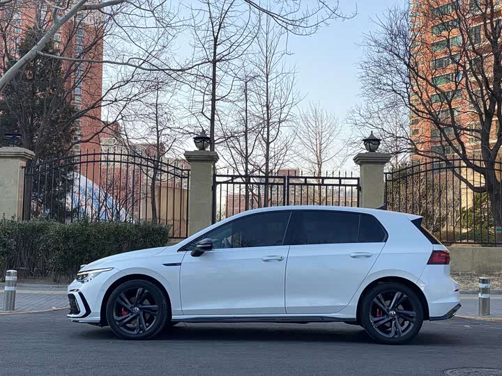 Фото 2 - Volkswagen Golf