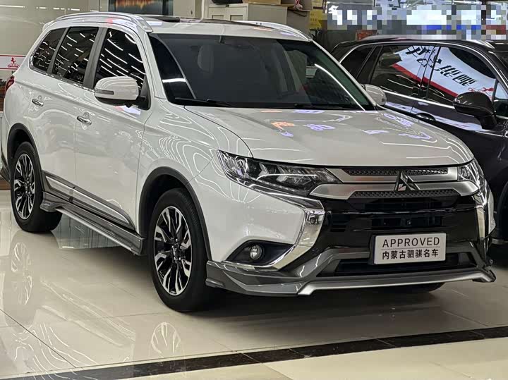 Фото 3 - Mitsubishi Outlander