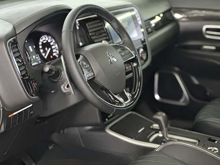 Фото 6 - Mitsubishi Outlander