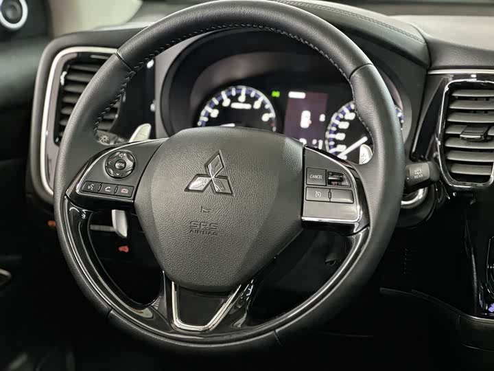 Фото 7 - Mitsubishi Outlander