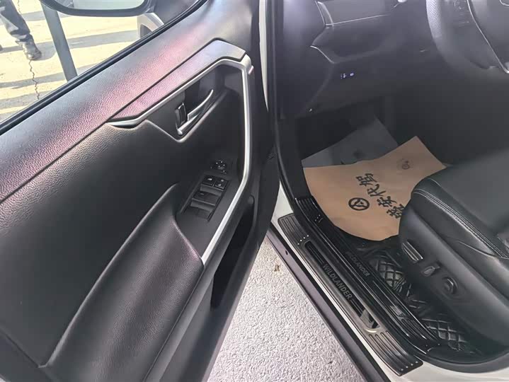 Фото 7 - Toyota Wildlander