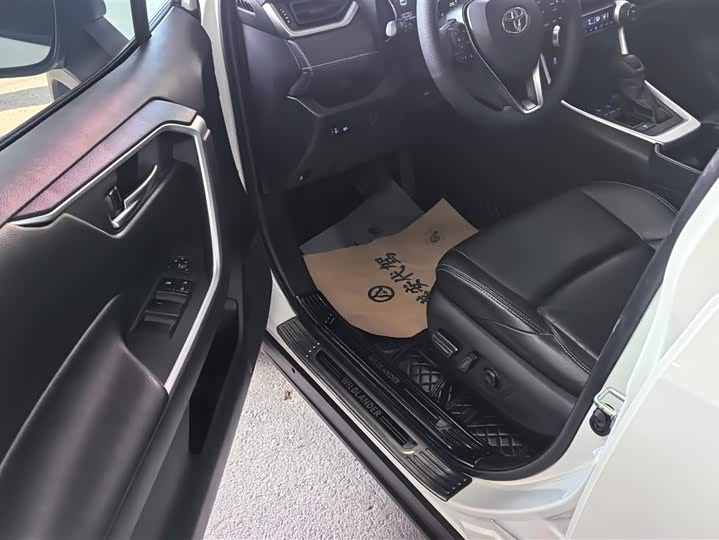 Фото 9 - Toyota Wildlander