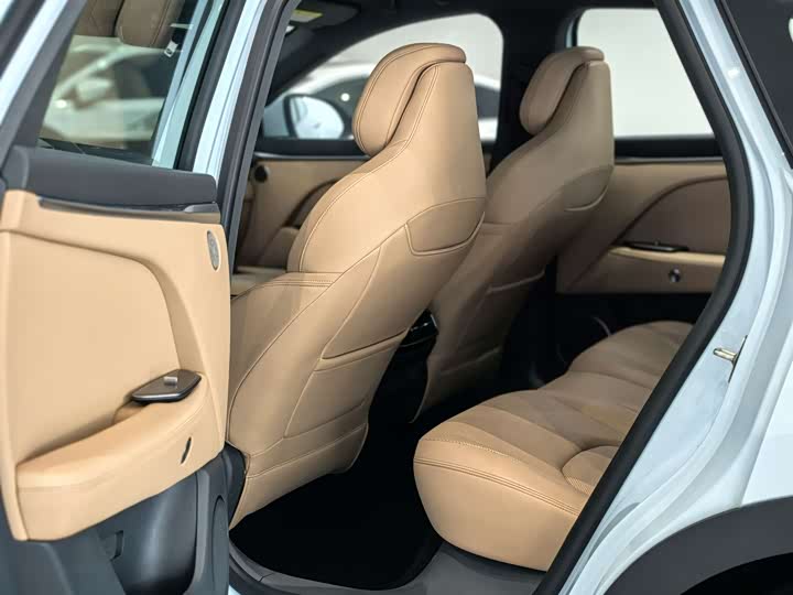 Фото 8 - BAIC Arcfox Alpha T5