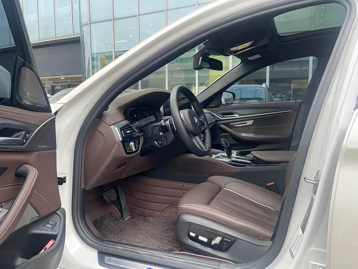 Фото 9 - BMW 5 Series