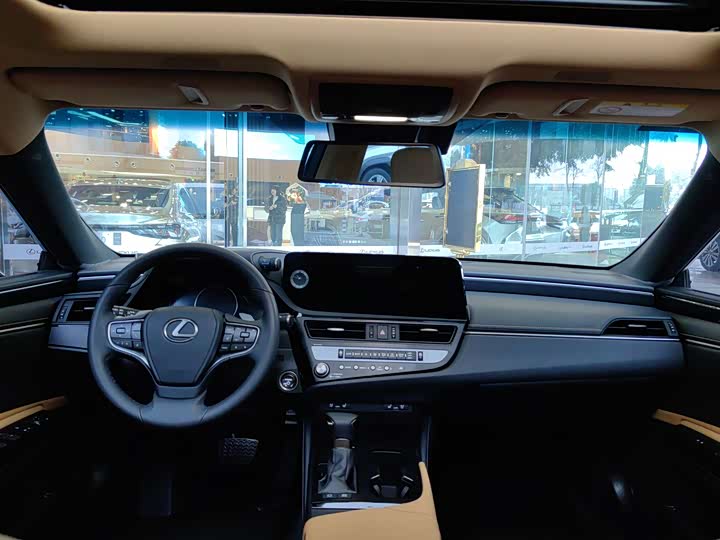 Фото 3 - Lexus ES