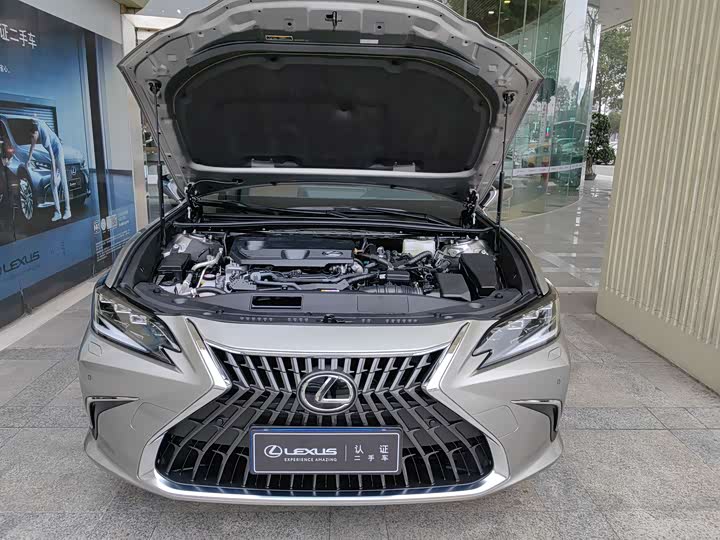 Фото 6 - Lexus ES