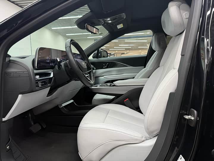 Фото 8 - Cadillac Lyriq