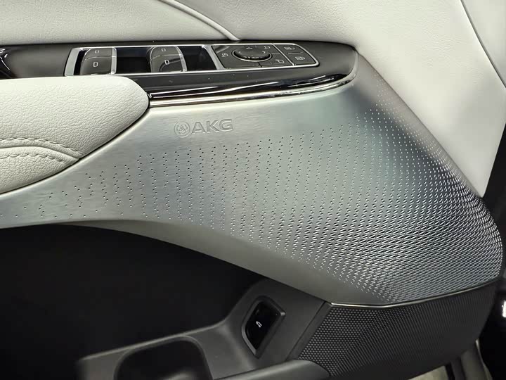 Фото 9 - Cadillac Lyriq