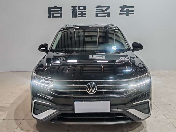 Фото 2 - Volkswagen Tiguan L Pro