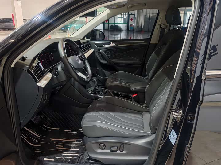 Фото 7 - Volkswagen Tiguan L Pro