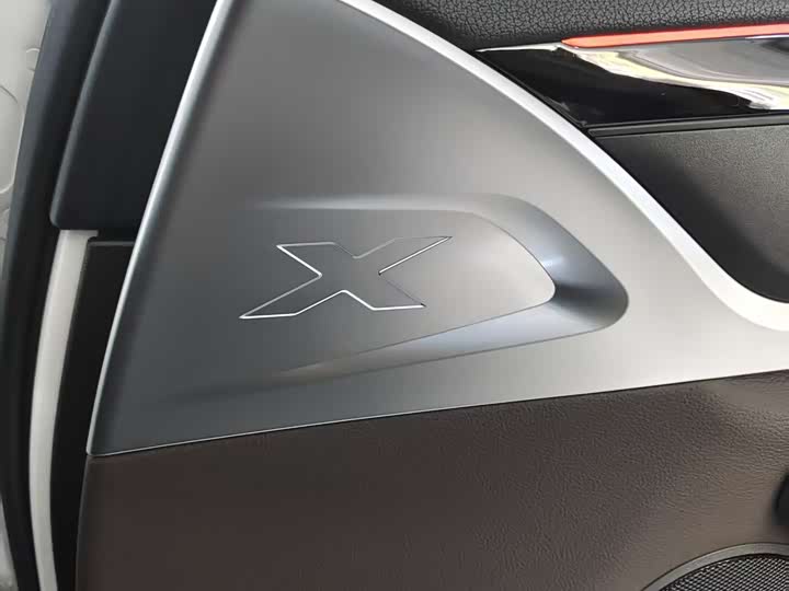 Фото 8 - BMW iX3