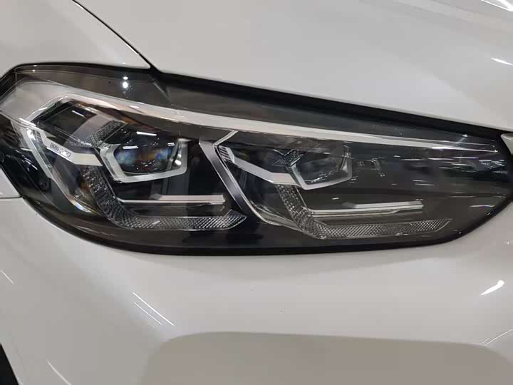 Фото 9 - BMW iX3