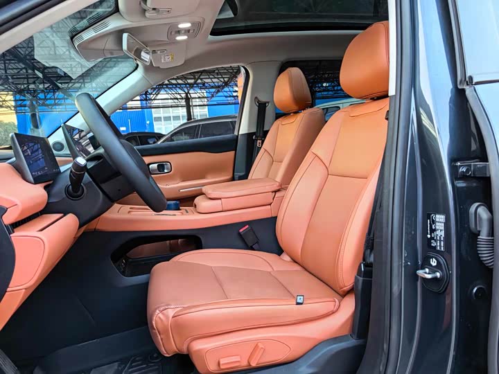 Фото 9 - Leapmotor C10