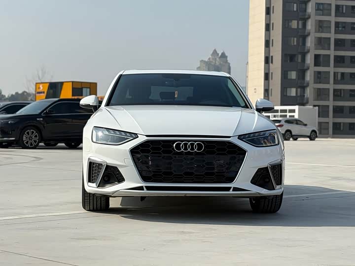 Фото 2 - Audi A4L