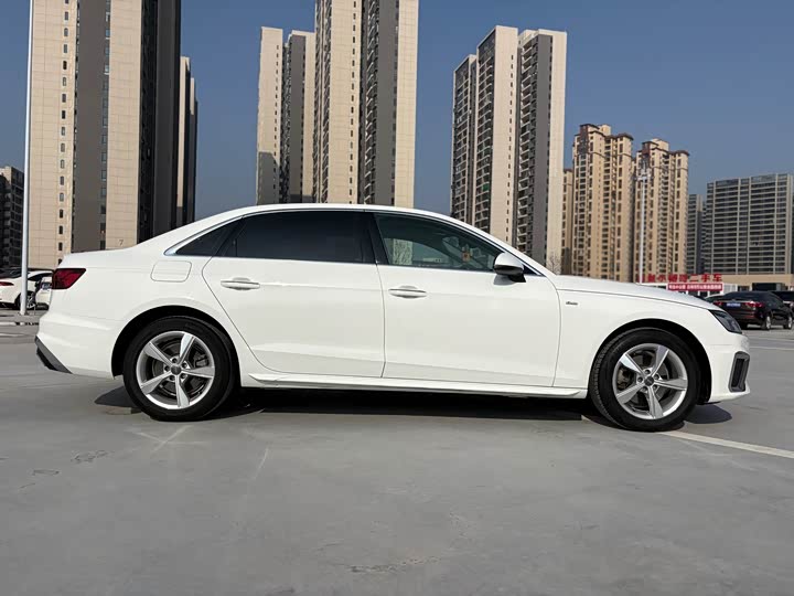 Фото 8 - Audi A4L