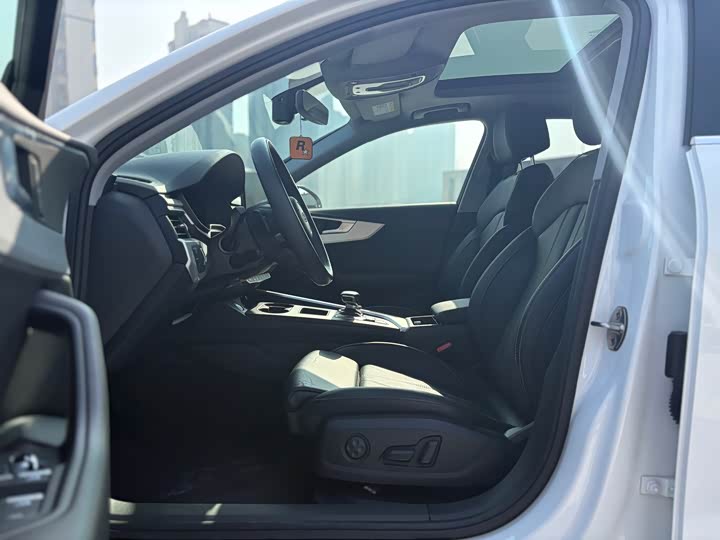 Фото 9 - Audi A4L