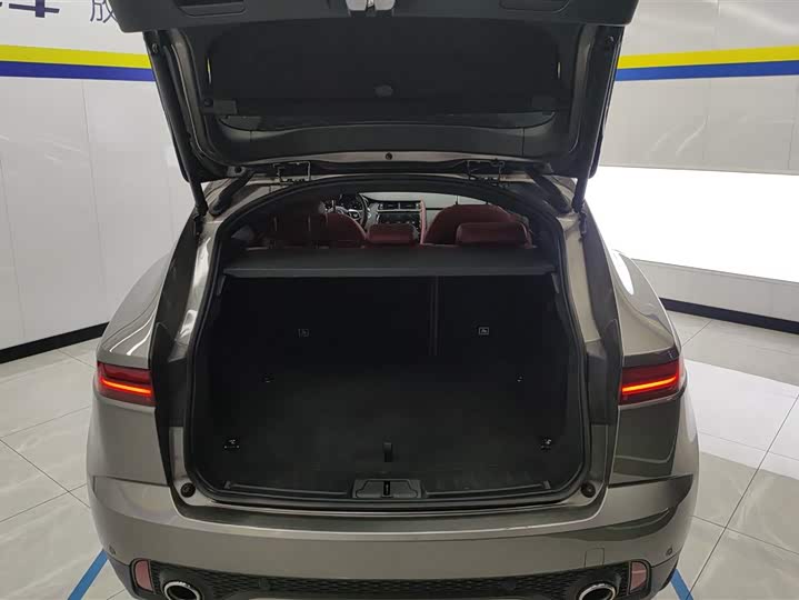 Фото 4 - Jaguar E-Pace