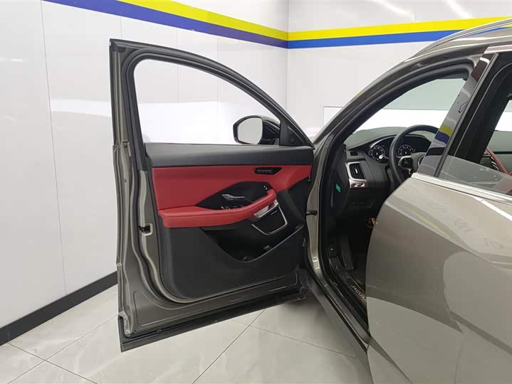 Фото 7 - Jaguar E-Pace