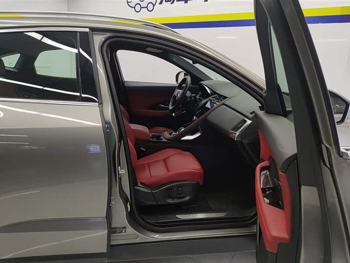 Фото 8 - Jaguar E-Pace