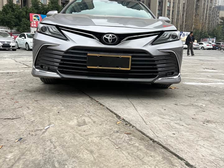 Фото 1 - Toyota Camry