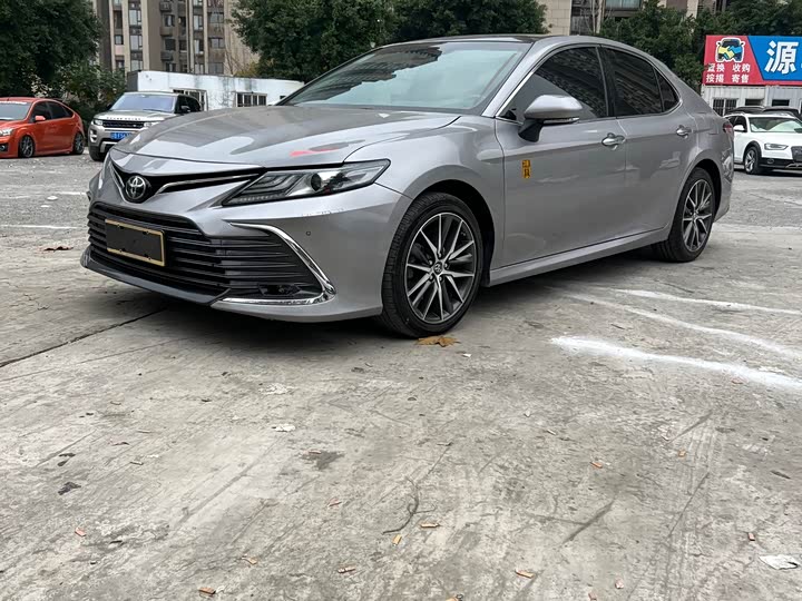 Фото 3 - Toyota Camry