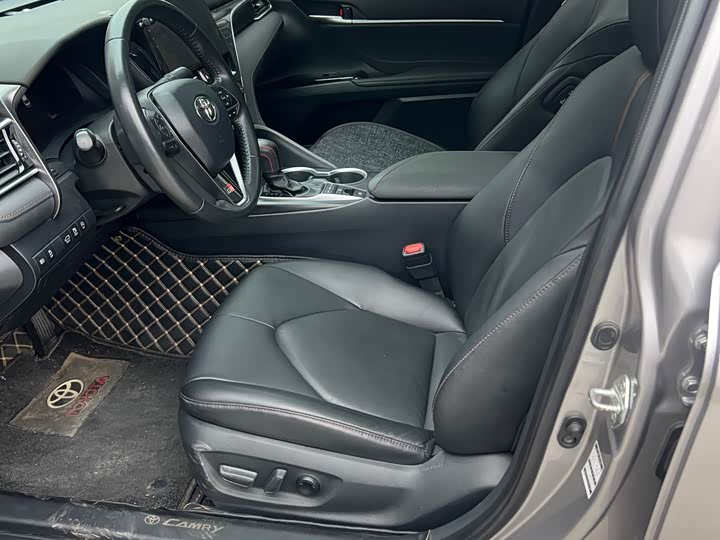 Фото 4 - Toyota Camry