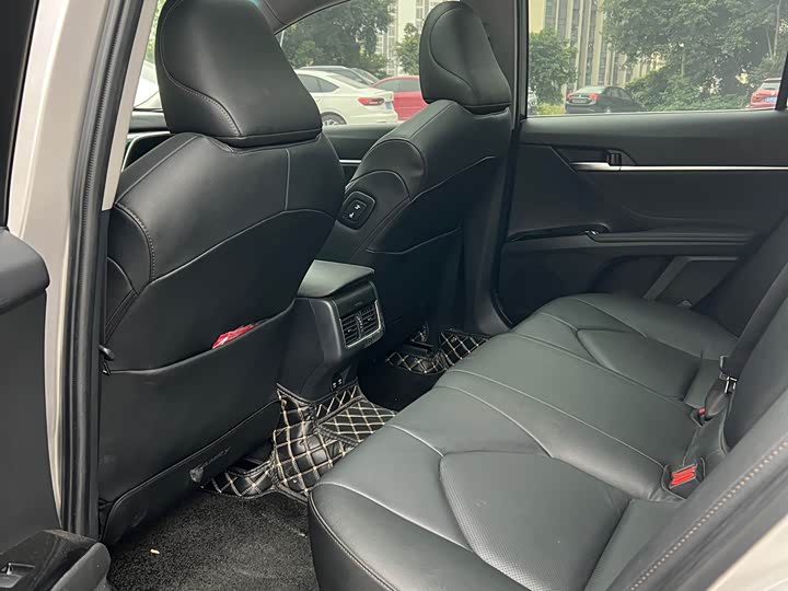 Фото 5 - Toyota Camry