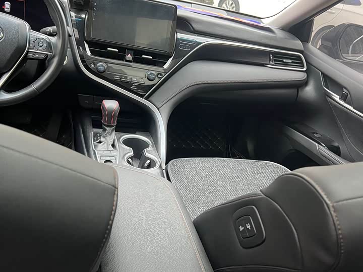 Фото 6 - Toyota Camry