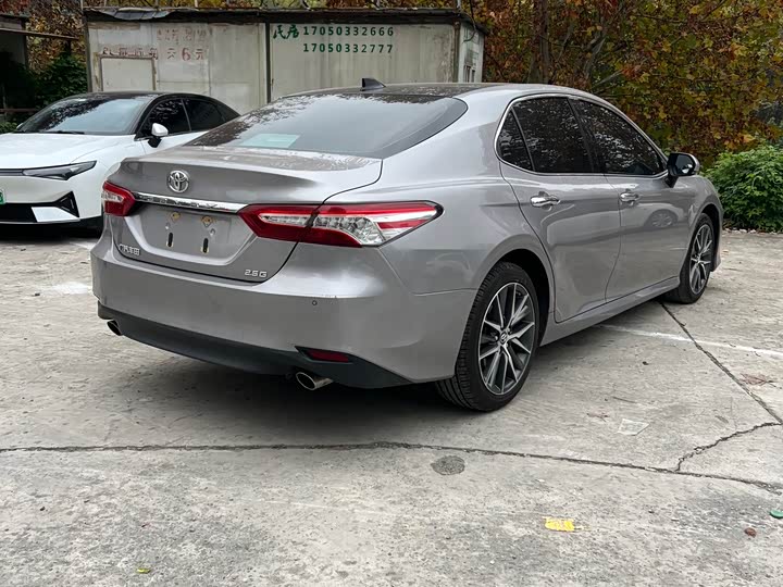 Фото 9 - Toyota Camry