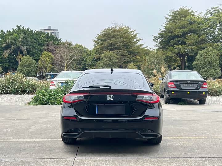 Фото 8 - Honda Civic