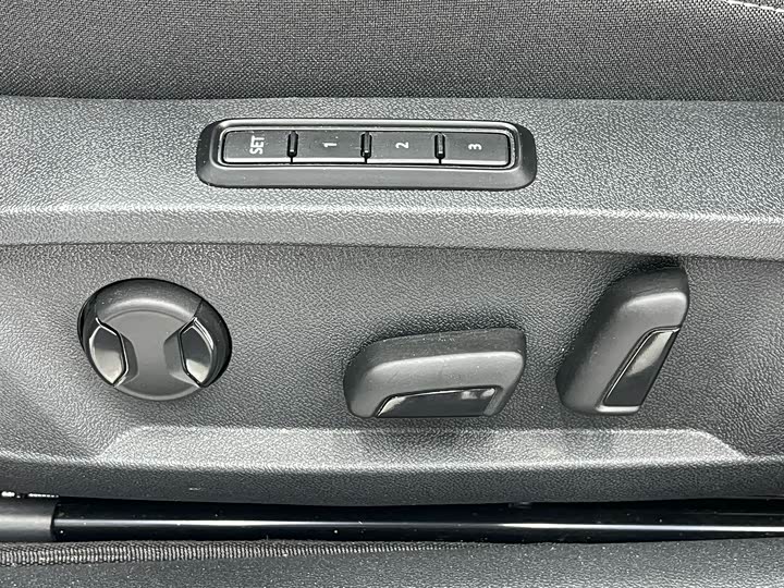 Фото 5 - Volkswagen Passat