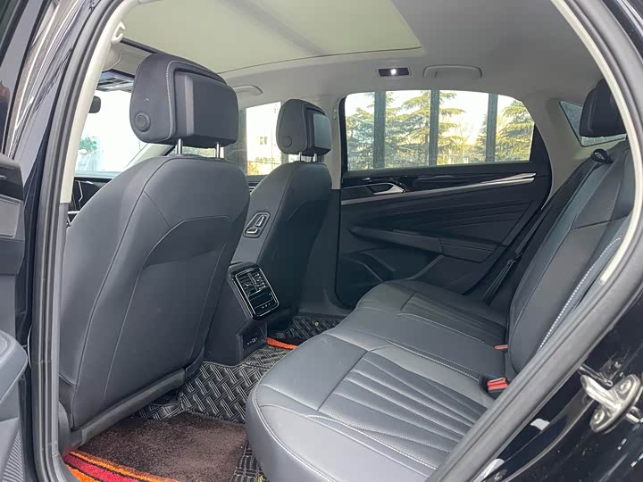 Фото 7 - Volkswagen Passat