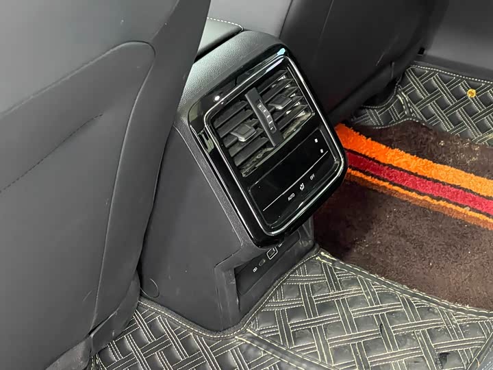 Фото 8 - Volkswagen Passat