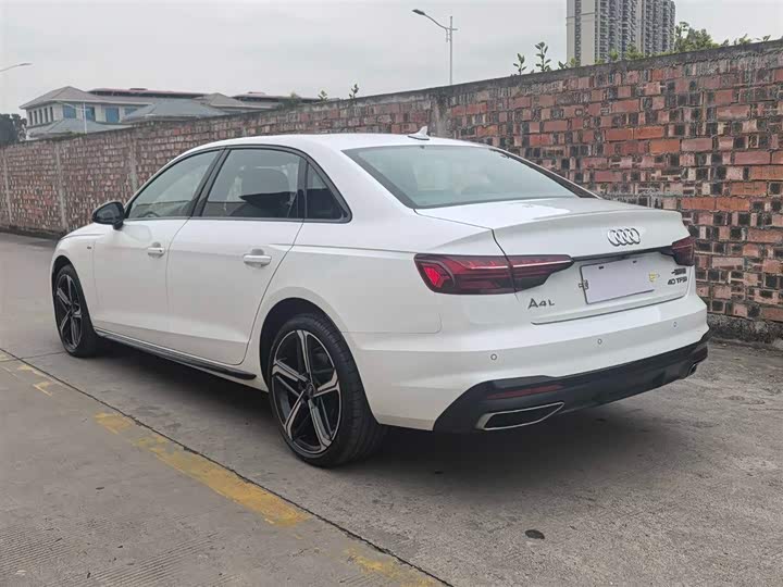 Фото 4 - Audi A4L