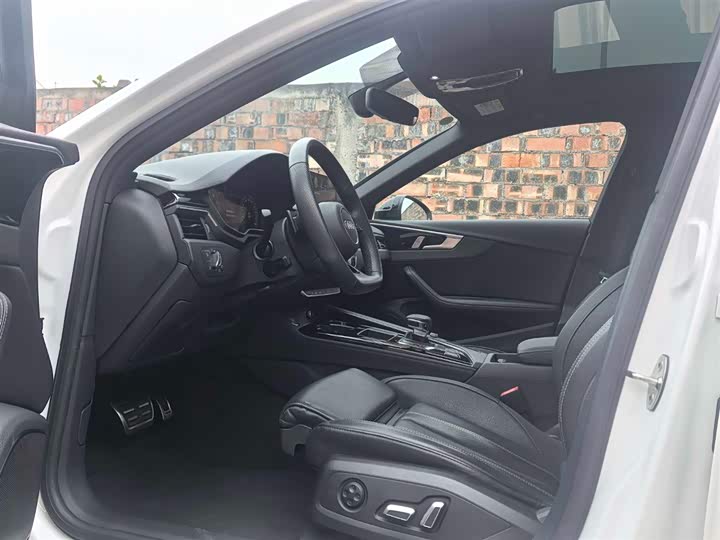 Фото 6 - Audi A4L