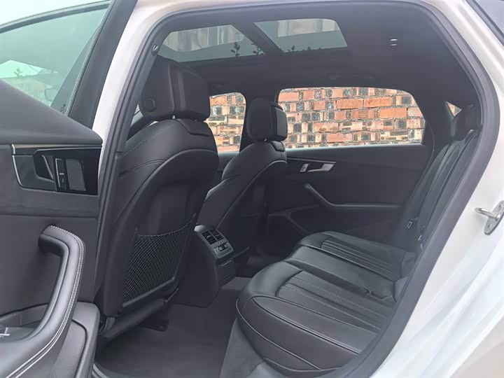 Фото 7 - Audi A4L