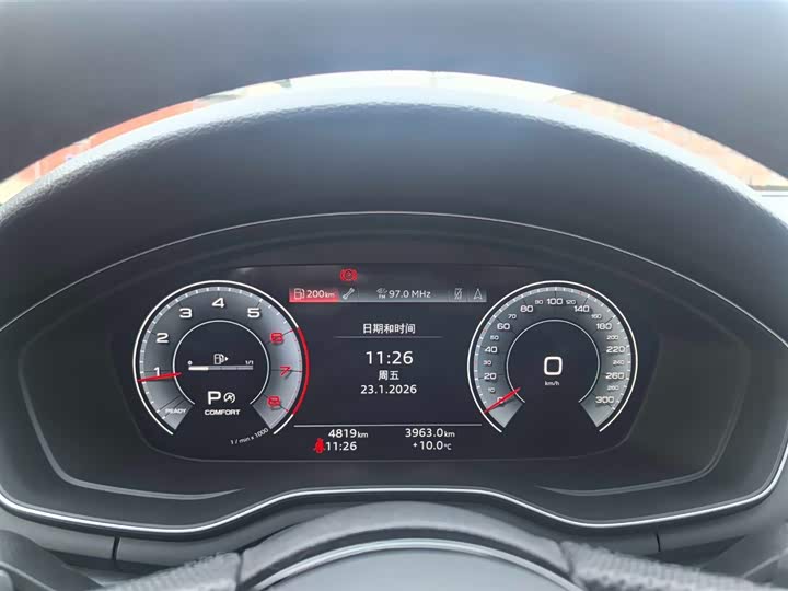 Фото 8 - Audi A4L