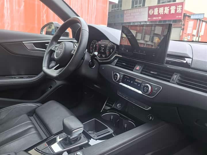 Фото 9 - Audi A4L