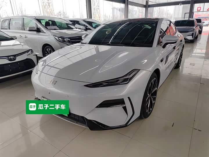 Фото 2 - Geely Galaxy E8