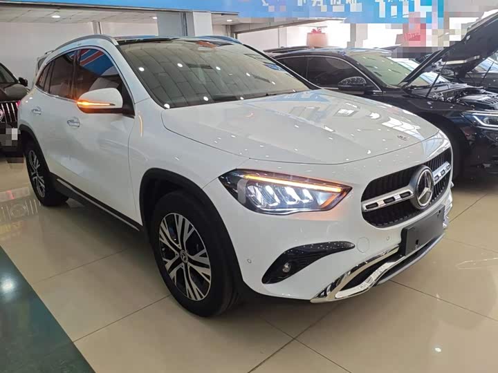 Фото 4 - Mercedes-Benz GLA-Class