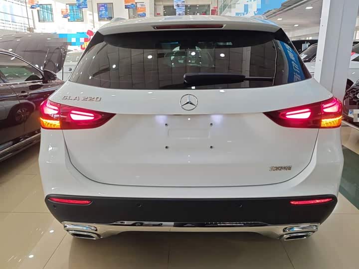 Фото 6 - Mercedes-Benz GLA-Class