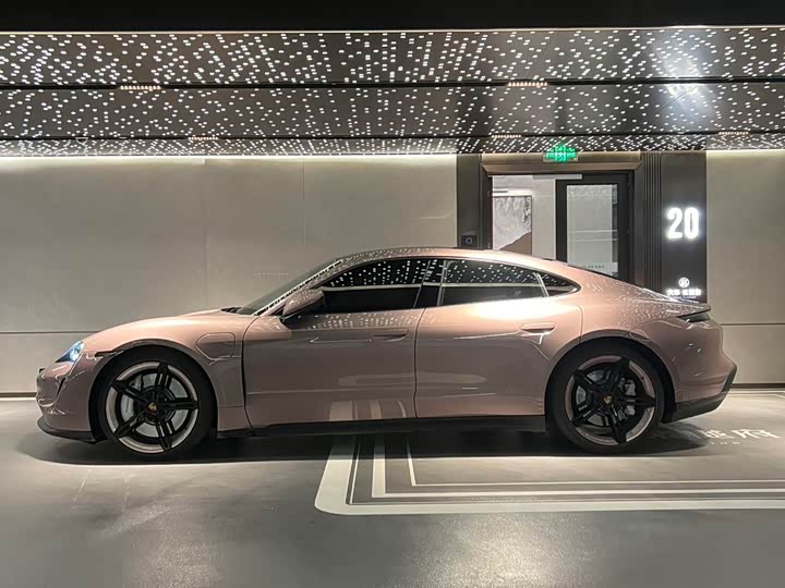 Фото 3 - Porsche Taycan