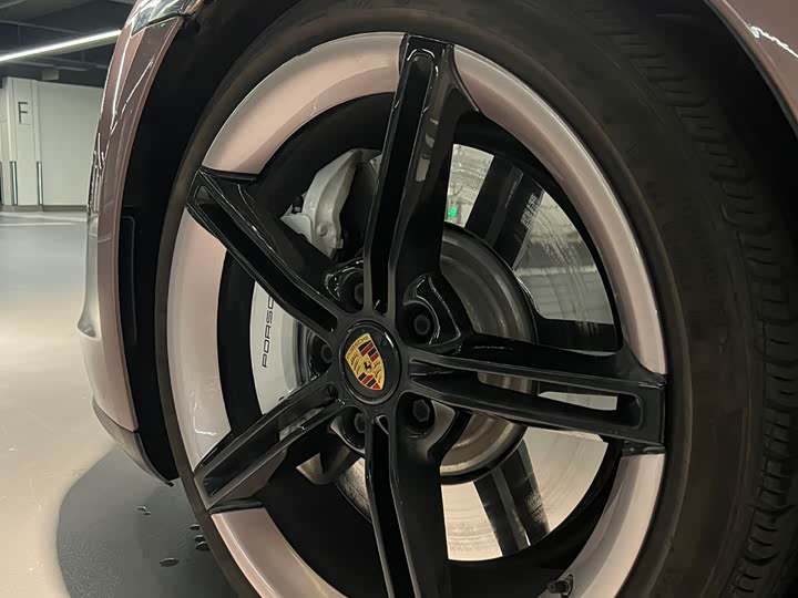 Фото 4 - Porsche Taycan