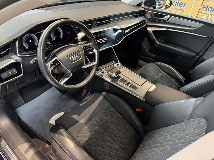 Фото 2 - Audi A7L