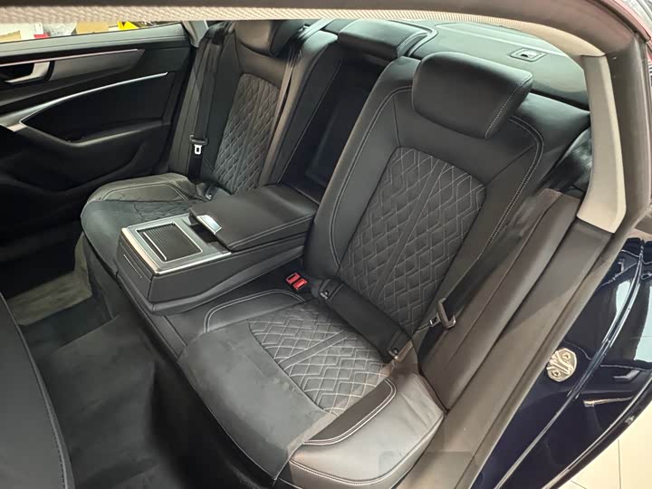 Фото 3 - Audi A7L