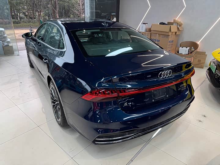 Фото 4 - Audi A7L