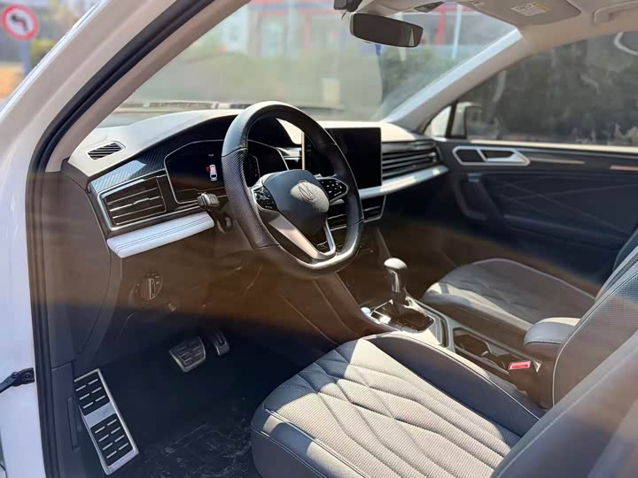 Фото 4 - Volkswagen Tiguan L Pro