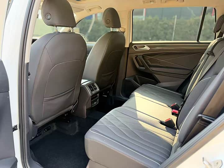 Фото 5 - Volkswagen Tiguan L Pro