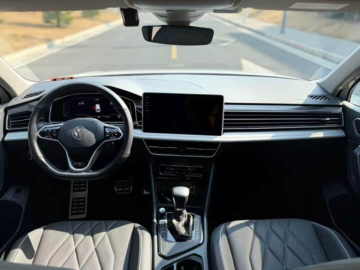 Фото 6 - Volkswagen Tiguan L Pro